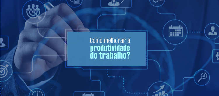 pessoa com uma caneta na mão escrevendo como aumentar a produtividade no trabalho