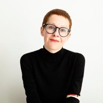 Retrato de Giorgia Lupi, designer de informação, que dará uma conferência de visualização de dados