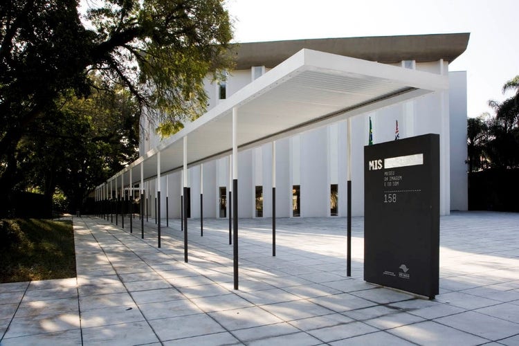 Conheça o programa de residência criativa Adobe x Museums, agora com a colaboração do MIS.