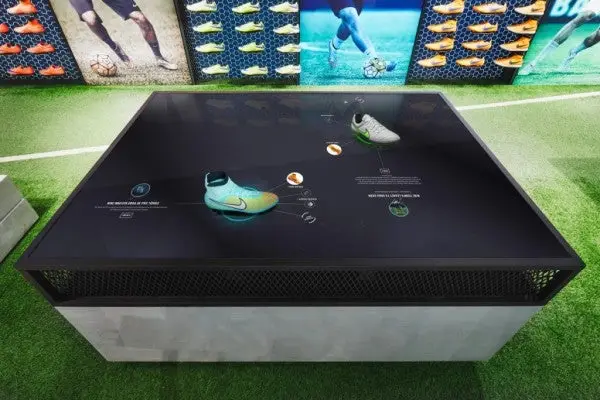 Der interaktive „Spieltisch“ von Nike bei 11Teamsports (Foto: Achim Hatzius)