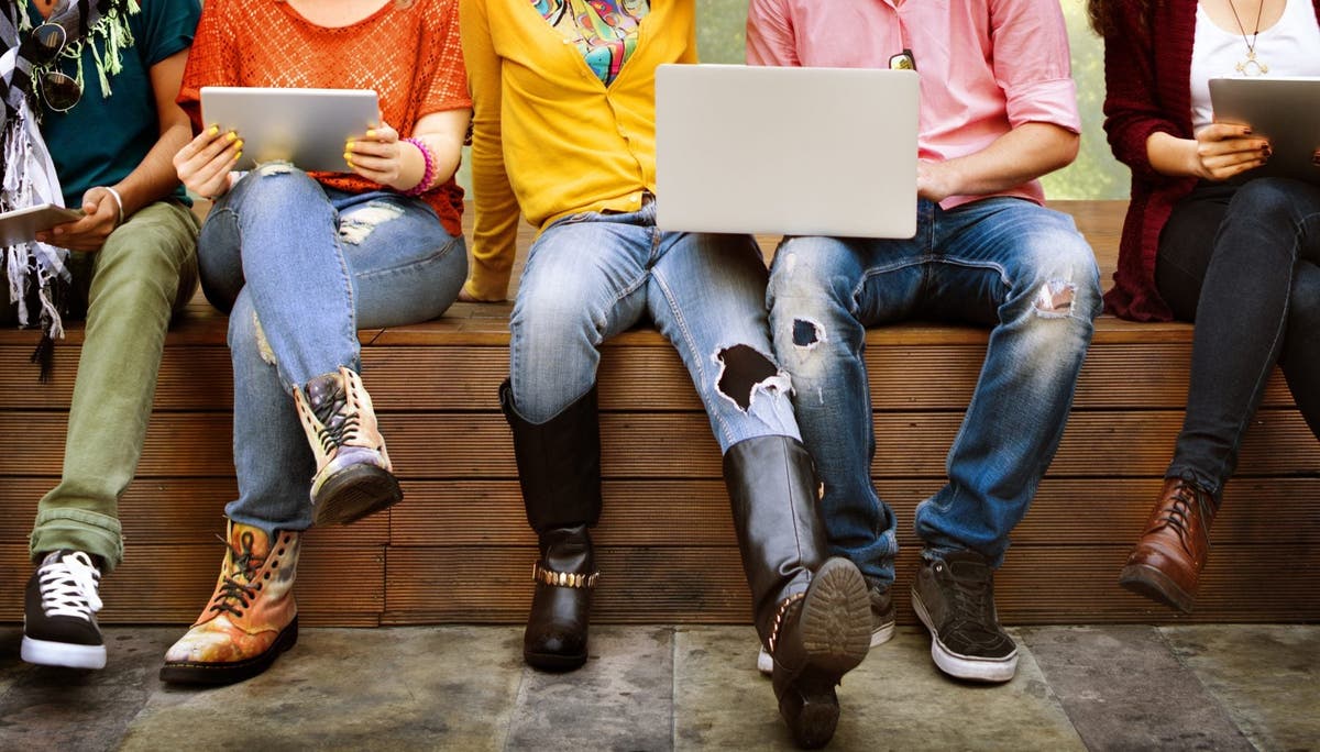 Увлечения подростков. Чем занимается молодежь. Подростки в повседневной жизни. Занятия танцами. Современные занятия молодежи.