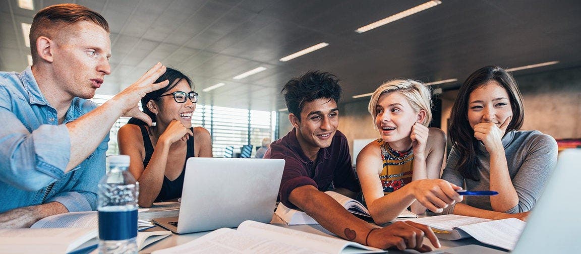 Обучение фото. Группа студентов. Who is attentive student in your group. Обучение курсы. Довольные студенты.