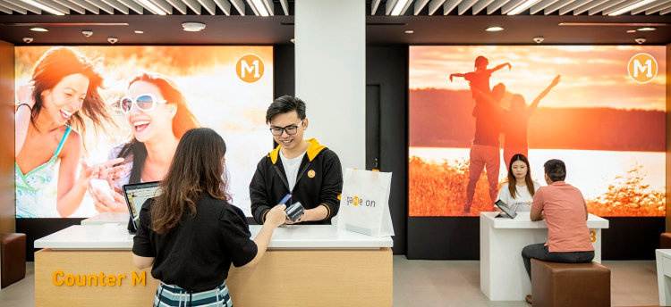 Customer paying at the checkout counter. 