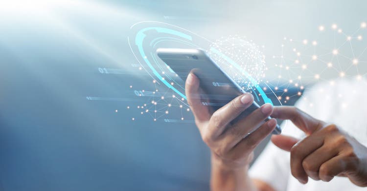 Hand holding a phone.