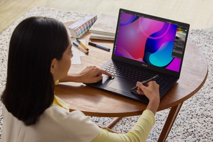 Women drawing on the pad of a laptop.