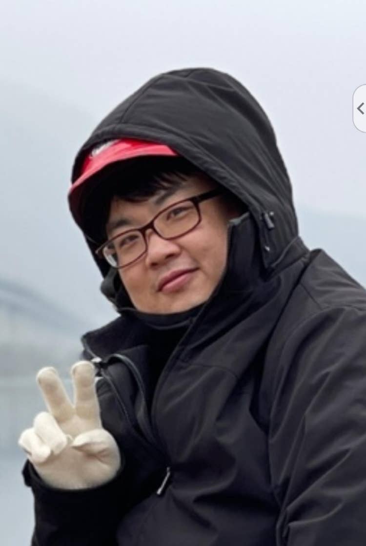 Headshot of Si Hyeong Lee.
