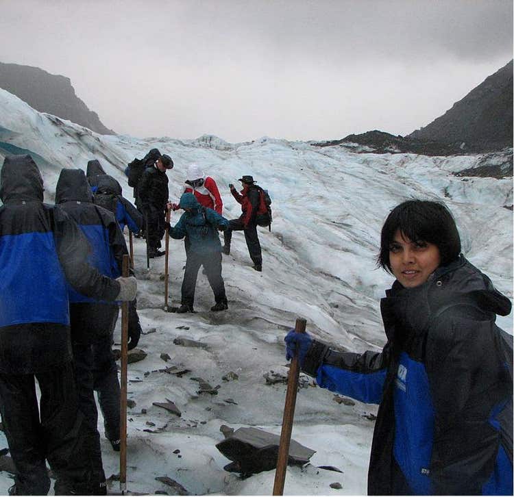 Sakshi facing challeneges in both her personal and professional life.