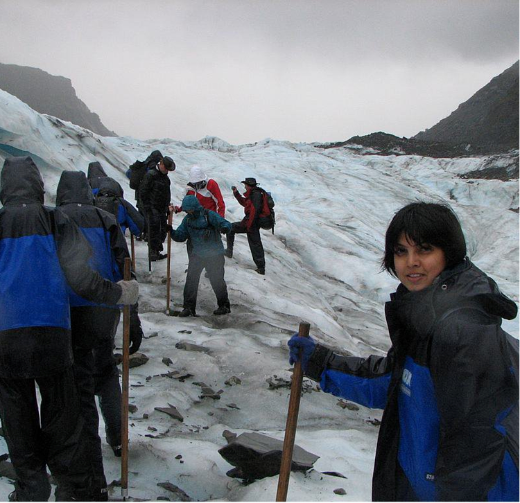 Sakshi facing challeneges in both her personal and professional life.