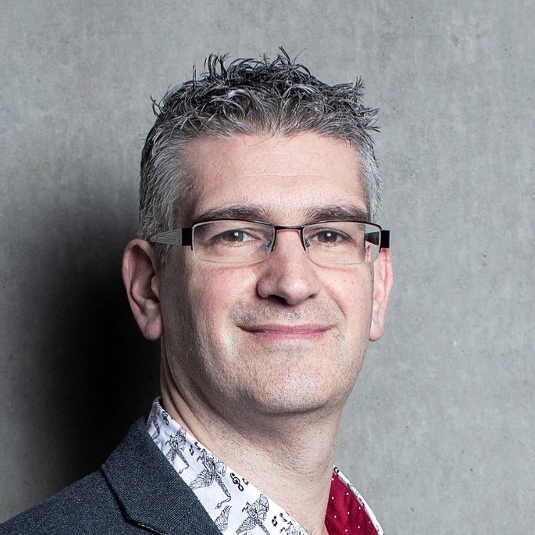 Headshot of Simon Morris