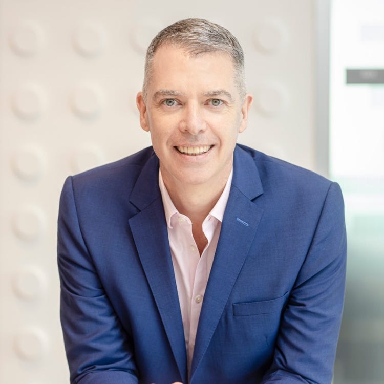 Headshot of Simon Dale