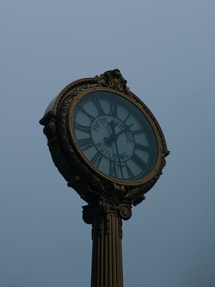 Image of a clock.