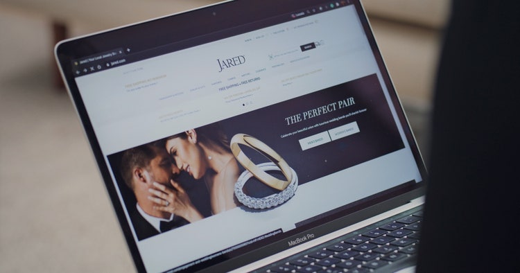 Laptop open to the Jared website.