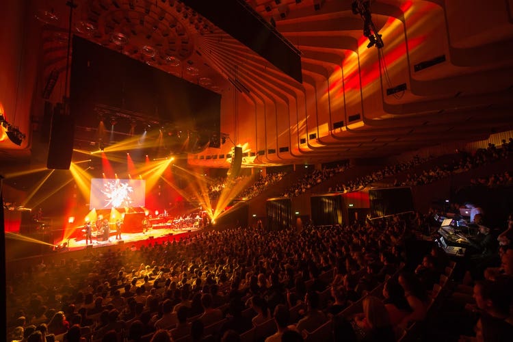 Crowd at Sydney Opera House