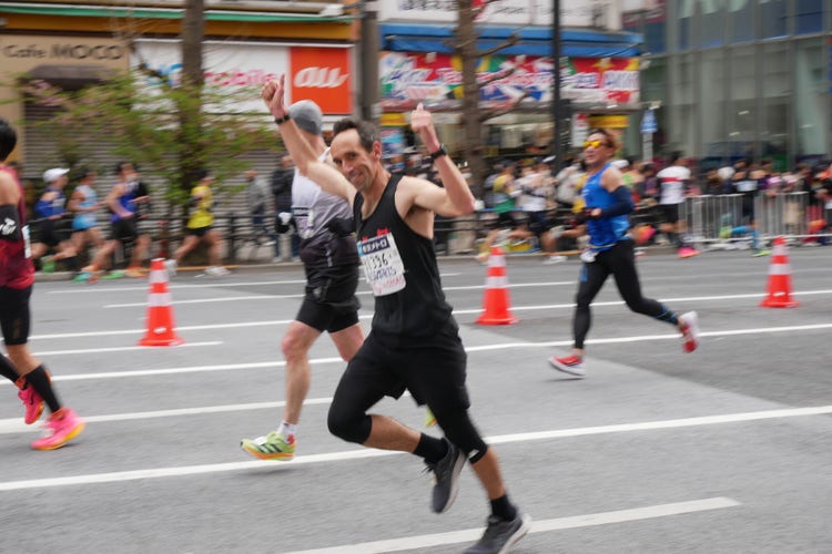 Image of Thomas Finet running.