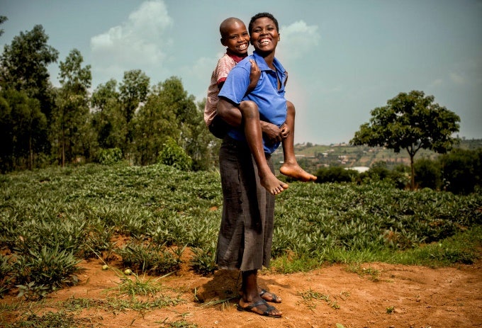 Mpendubundi Godanse and her daughter in 2008 (left) and 2018 (right); images source: Esther Havens