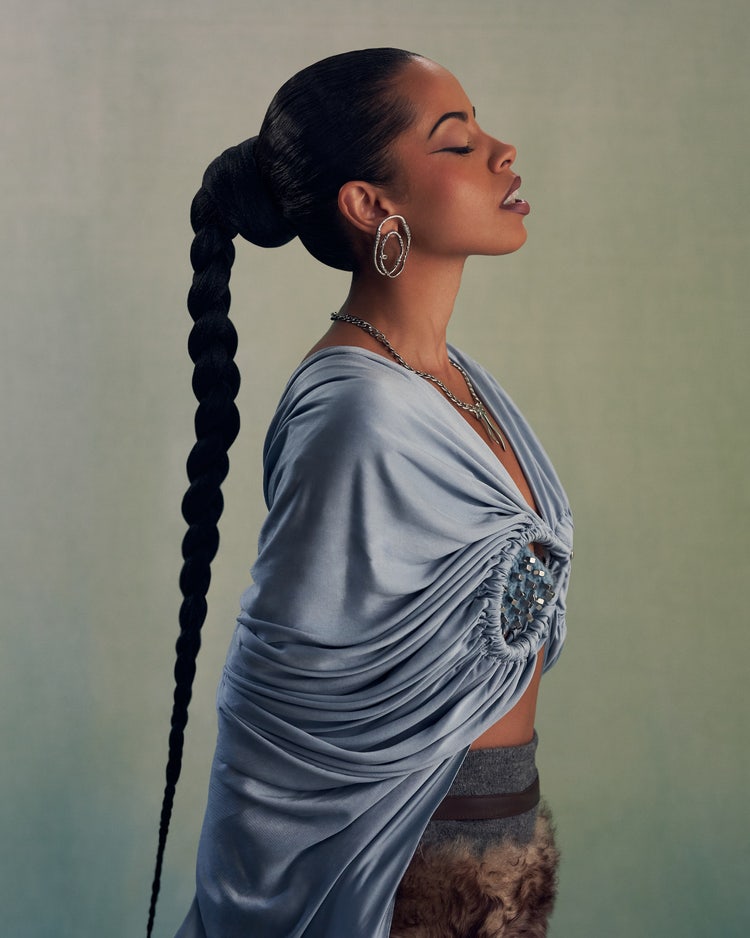 Photograph of the side of a woman taken by photographer Joel Rodriguez.