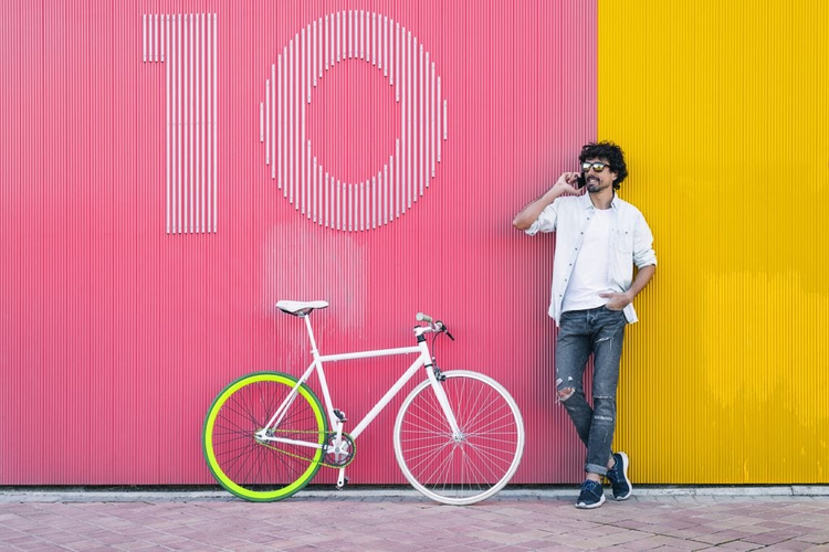 Foto: Hombre con bici (Santi Nuñez)