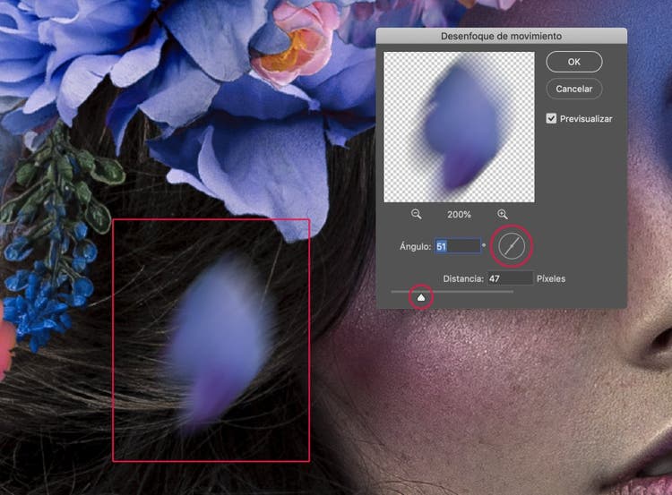 desenfoque en movimiento en Photoshop de un petalo color azul