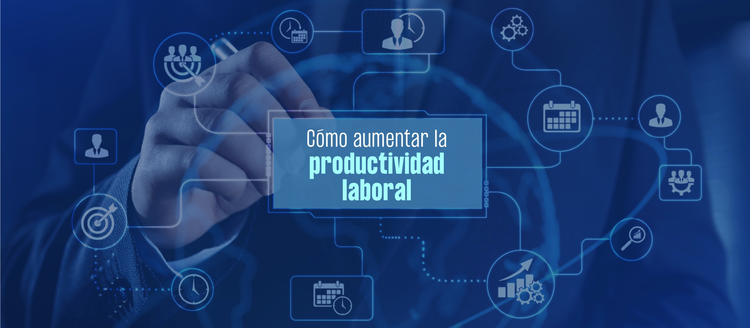 persona con un lapicero en su mano escribiendo como aumentar la productividad laboral