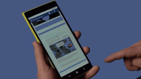 manos de una persona humana sosteniendo un telefono celular