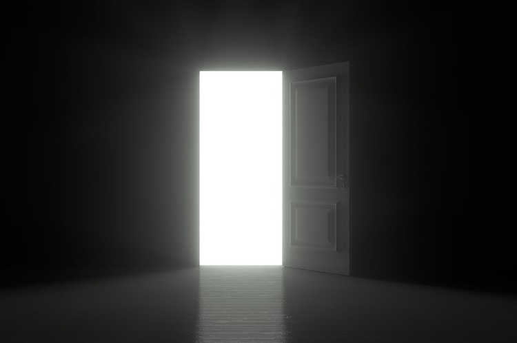 ilustracion de una puerta abierta con su interior blanco