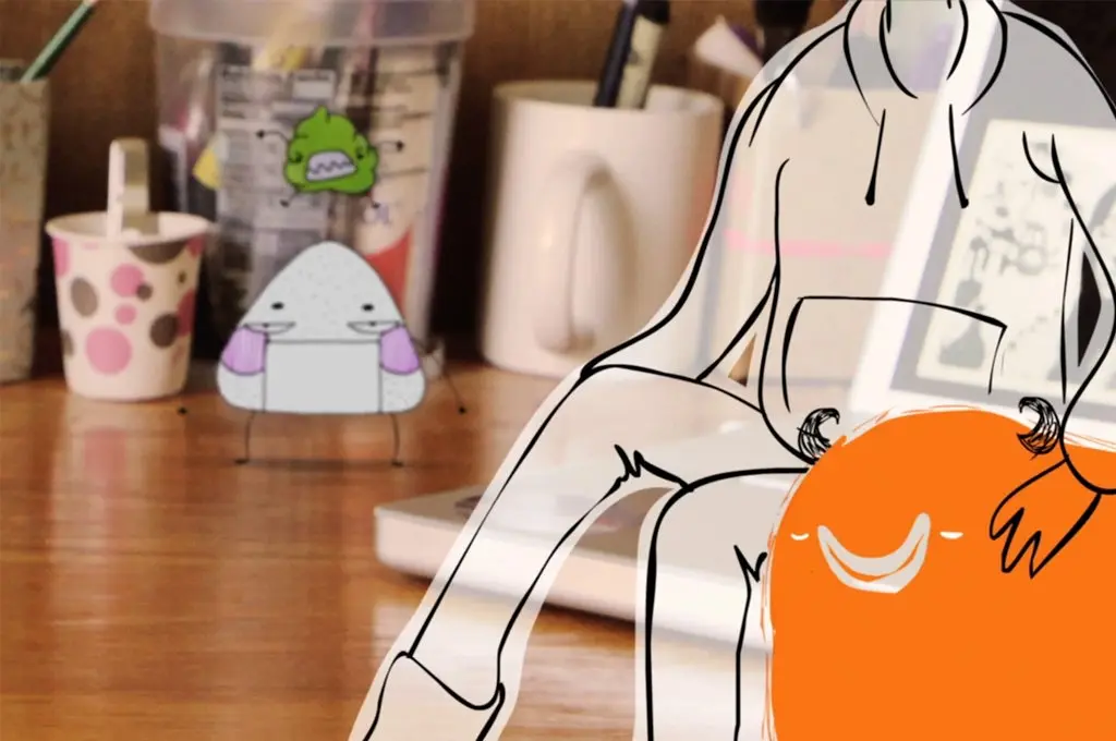Ilustracion del medio cuerpo de una persona abrazando un personaje animado color naranja detras dos personajes animados alegres sobre un escritorio 
