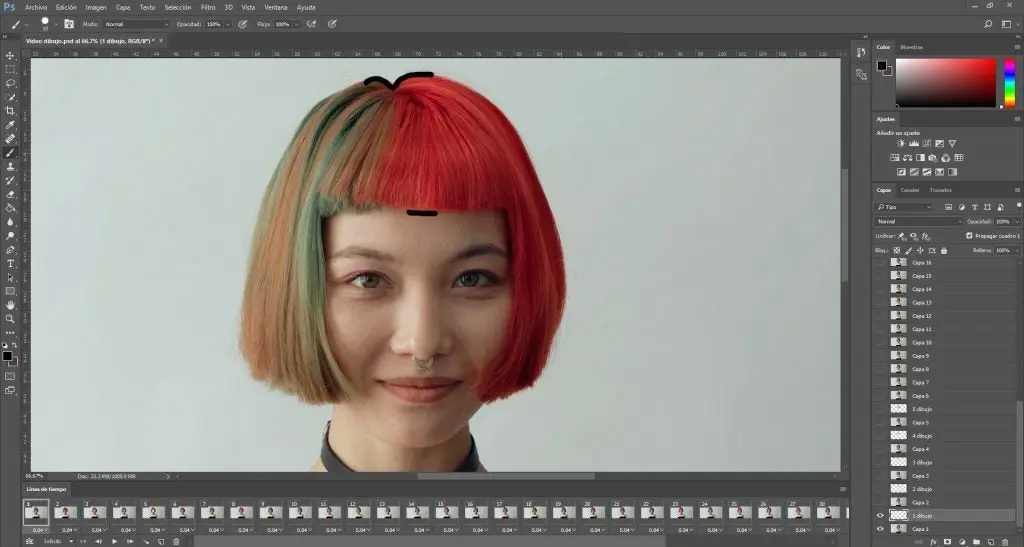 Trazos de lineas negras sobre el rostro de una joven sonriente, interfaz photoshop