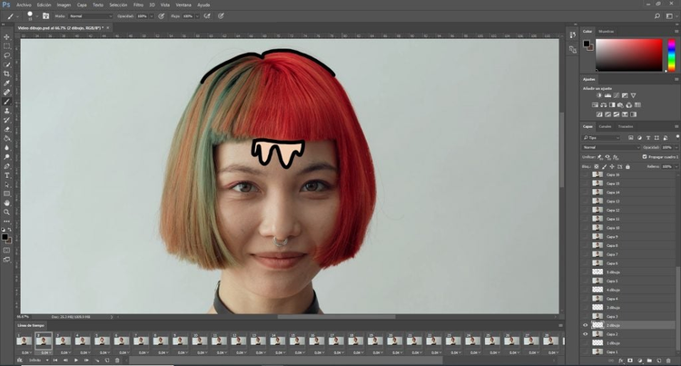 Creacion de trazos con paleta de colores sobre el rostro de una joven sonriente en photoshop