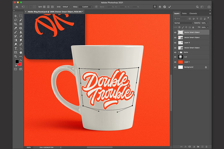 ajustes de logotipo en un vaso en Adobe Photoshop
