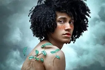Fotografia de ronny garcia con la ilustracion de unas plantas en su espalda