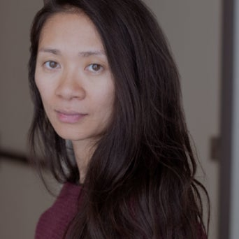 Retrato de Chole Zhao, directora y ganadora de oscars, que dará una conferencia de video