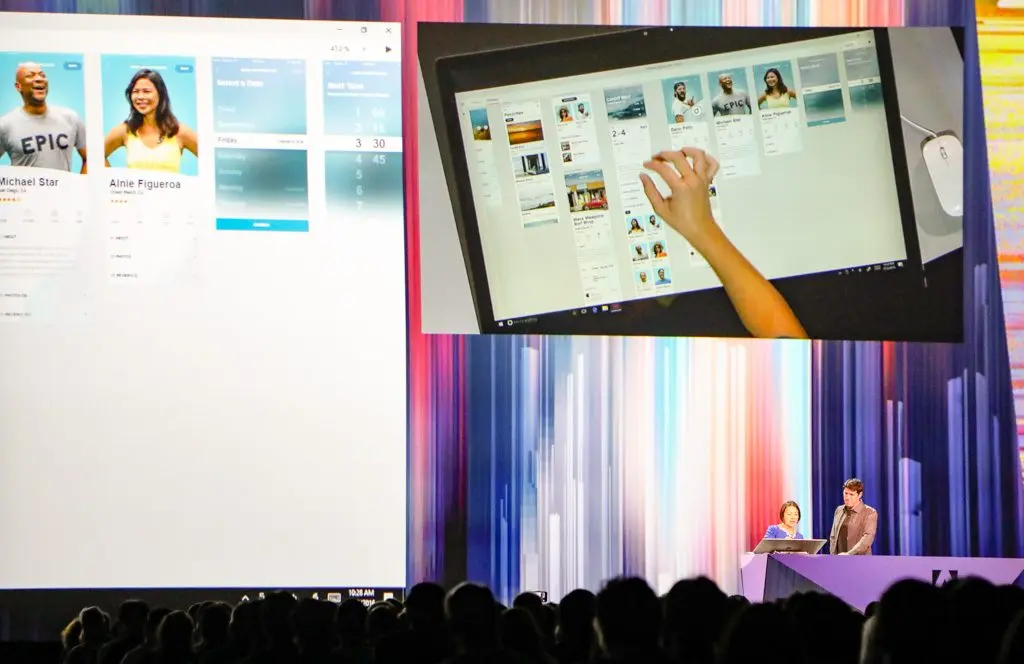 Surface Studioを使ってWindows版のAdobe XDを操作しているところ