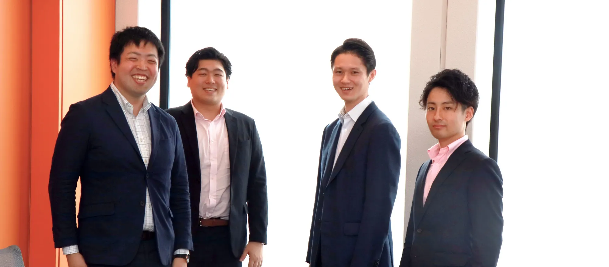 画像:笑顔のアドビ新入社員