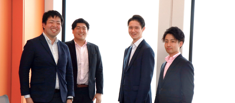 画像：笑顔のアドビ新入社員