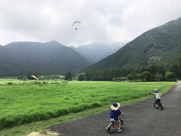 朝霧高原　パラグライダー