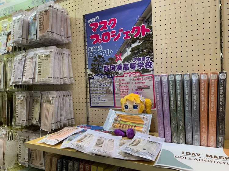 テーブル, 屋内, ケーキ, 座る が含まれている画像 自動的に生成された説明