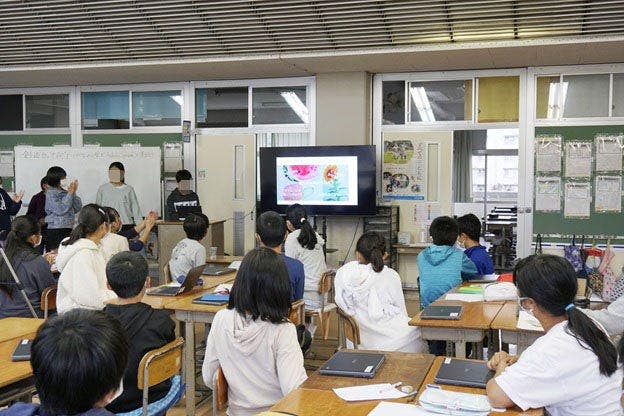 A group of people in a classroom Description automatically generated with medium confidence