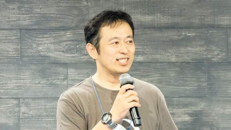人, 屋外, 男, 建物 が含まれている画像 自動的に生成された説明