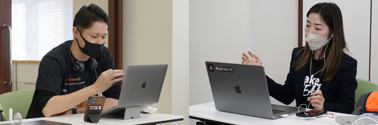 ノートパソコンの前に立っている女性 低い精度で自動的に生成された説明