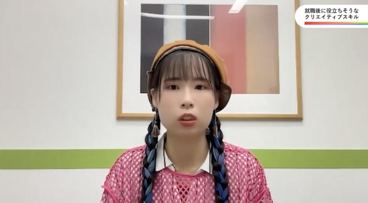 人, 屋内, 衣料, 女性 が含まれている画像 自動的に生成された説明