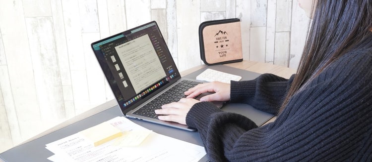 A person working on a computer Description automatically generated with medium confidence