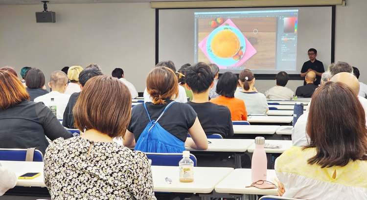 人, 屋内, テーブル, グループ が含まれている画像 自動的に生成された説明