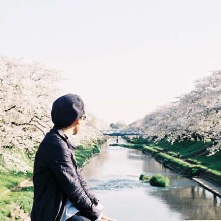 屋外, 人, 水, 男 が含まれている画像 自動的に生成された説明