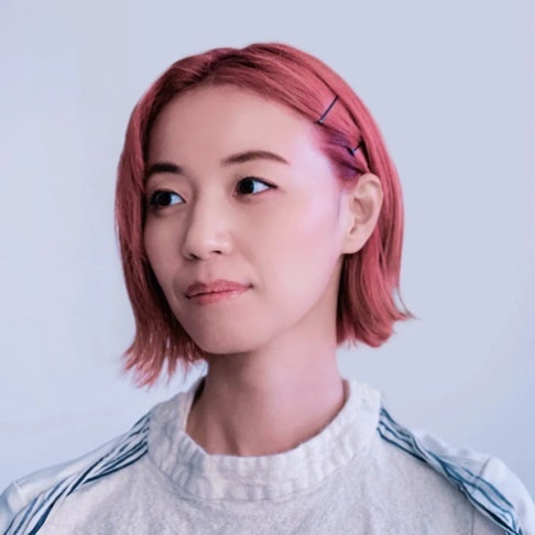A person with red hair looking to the side Description automatically generated