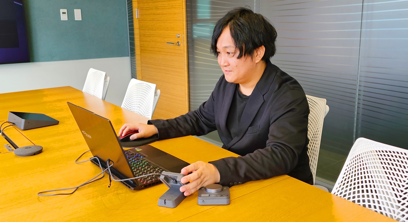 進化するアドビ製品とともに効率化を実現する「MX Creative Console
