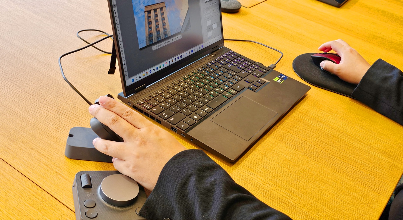 進化するアドビ製品とともに効率化を実現する「MX Creative Console