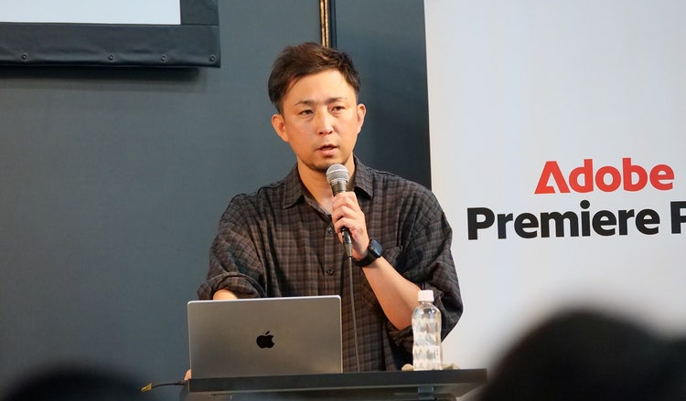 人, 屋内, 男, フロント が含まれている画像 自動的に生成された説明