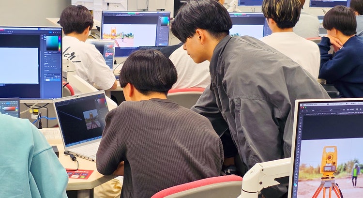 ノートパソコンの画面を見ている人たち AI によって生成されたコンテンツは間違っている可能性があります。