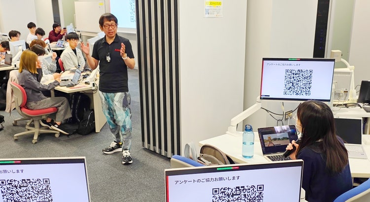 人, 屋内, 民衆, テーブル が含まれている画像 AI によって生成されたコンテンツは間違っている可能性があります。