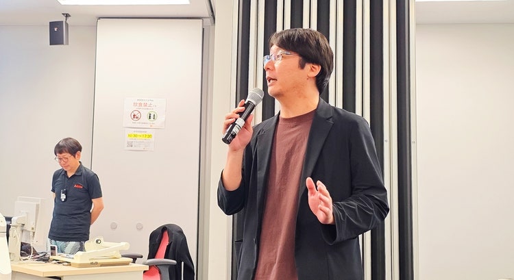 人, 男, 立つ, 探す が含まれている画像 AI によって生成されたコンテンツは間違っている可能性があります。